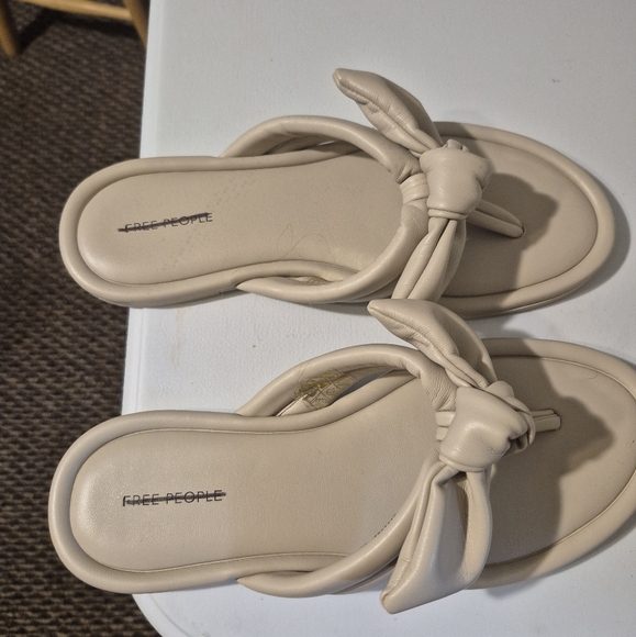 Free People Brynn Bow Cream Nude Tan Sandals with Twisted Straps Itily Size 7.5/ - Picture 1 of 4